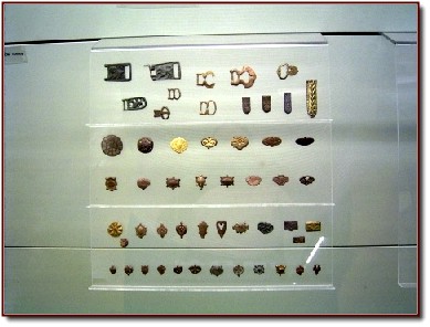 Gürtelschnalen & Broschen