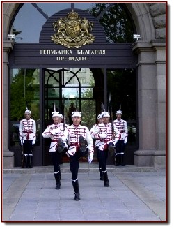 Sofia Wachablösung vor dem Präsidentenpalast