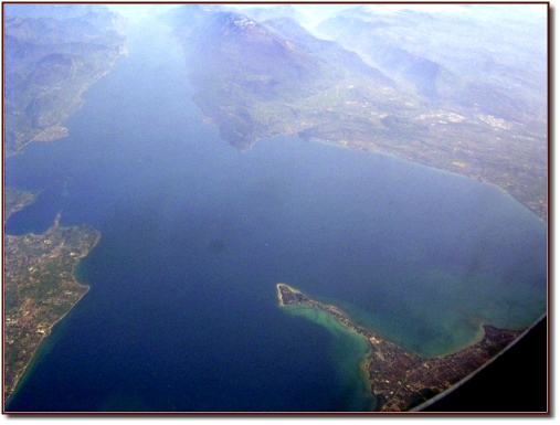 Gardasee aus dem Flugzeug