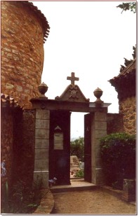Eingang zum Friedhof